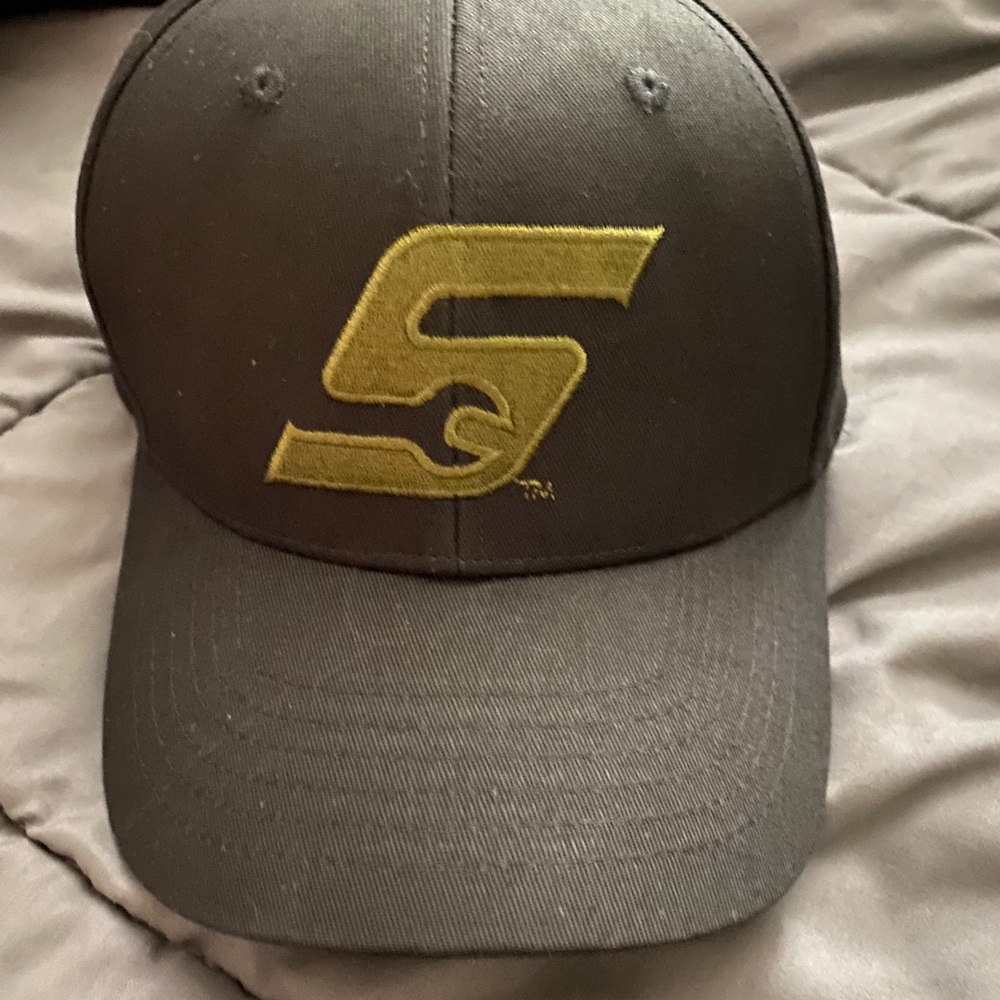 Snap-on hat